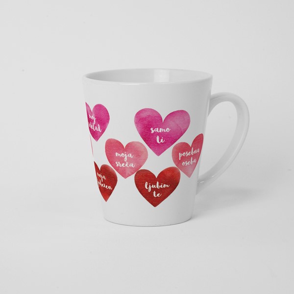 Skodelica Ljubezen na srčkih
