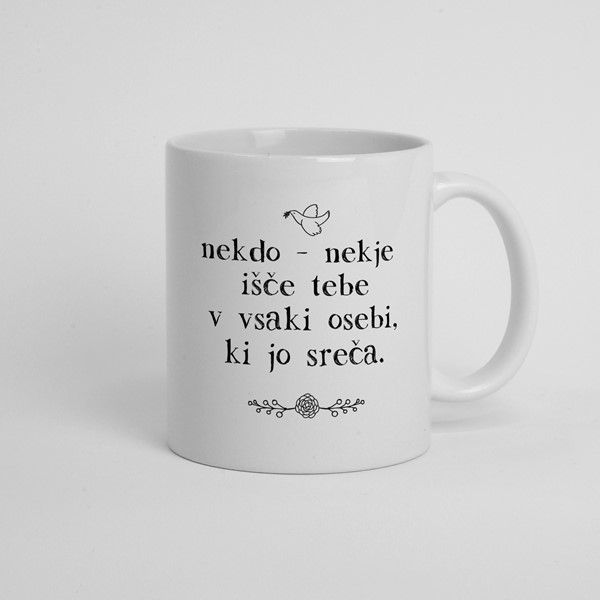 Skodelica Nekdo nekje išče tebe v vsaki osebi